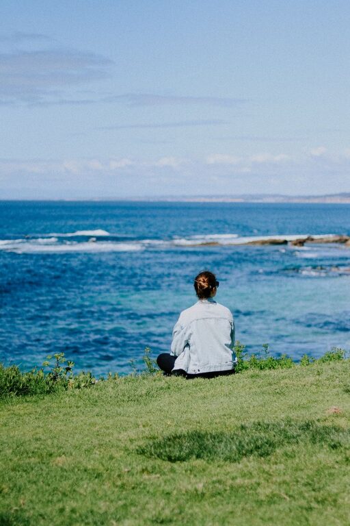 Pauze mindful de 5 minute pentru relaxare rapidă și claritate